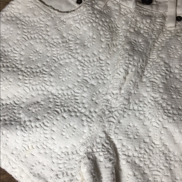EXPRESS 90s White Lace Denim Shorts - Picture 2 of 5